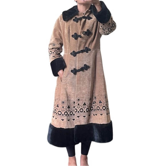 Vintage Bohemian 1970’s Coat 70’s Faux Fur Embroidered Coat - Picture 2 of 15